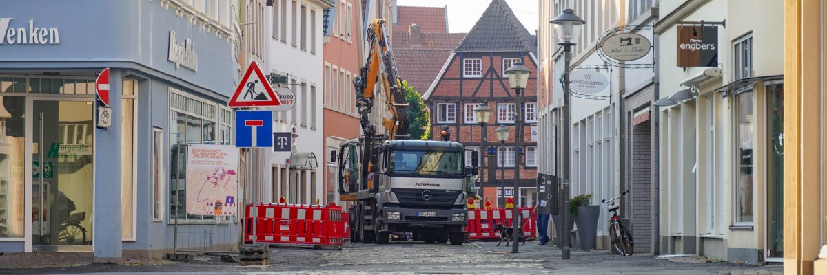 Blick in die Fußgängerzone am Krickmarkt mit einer Baustelle