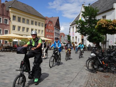Radfahrer auf dem Marktplatz