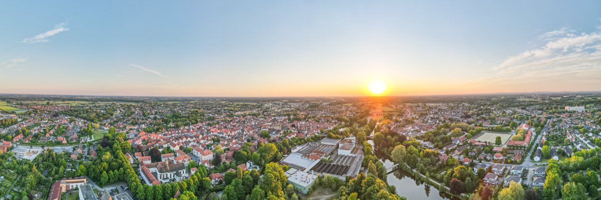 Luftbild-Panorama der Stadt Warendorf