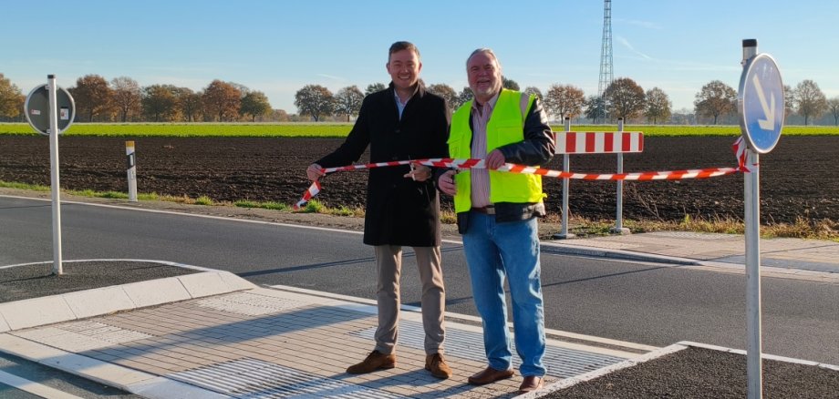v.l.: Bürgermeister Peter Horstmann und Thomas Ringel, Sprecher der Interessengemeinschaft Pro Verkehrsberuhigung Ostmilter Straße