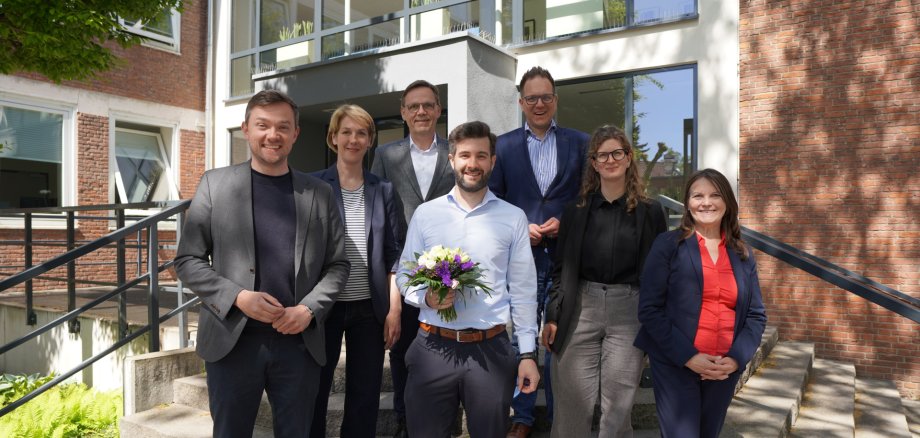 v.l. Peter Horstmann (Bürgermeister Warendorf), Katrin Reuscher (Bürgermeisterin Sendenhorst), Markus Wiewel (Bürgermeister Drensteinfurt), Bastian Melchert (Vorstand Münsterland WohnWert), Sebastian Seidel (Bürgermeister Everswinkel), Julia Lückfeldt (Fachbereichsleiterin Telgte), Anne Brodkorb (Allgemeine Vertreterin Havixbeck)  