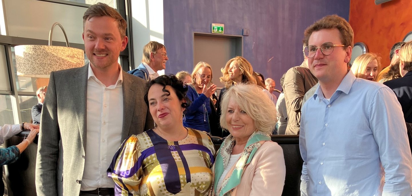 Bürgermeister Peter Horstmann, Polina Ivanova (Kuratorin des Paul-Spiegel-Filmfestivals „Jüdische Welten“), Giséle Spiegel und Warendorfs Erster Stellvertretender Bürgermeister Johannes Austermann bei der Eröffnung des Filmfestivals im UCI Kino Düsseldorf.