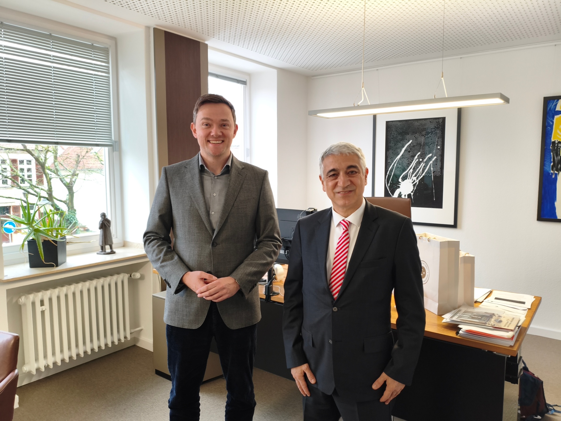 (v.l.): Warendorfs Bürgermeister Peter Horstmann mit dem türkischen Generalkonsul aus Münster Mehmet Özgün Arman