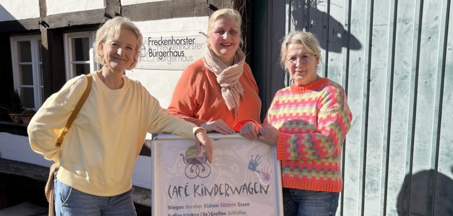Hebamme Sabine Borner, Kinderkrankenschwester Ute Karweger-Drees und Erzieherin Waltraud Löns freuen sich auf Eltern mit ihren Kindern bis zum dritten Lebensjahr.