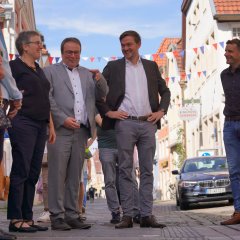 Besuch des Ministers Krischer Gruppenbild des Ministerbesuchs in der Fußgängerzone