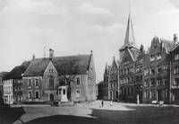 Rathaus und Marktplatz um 1900