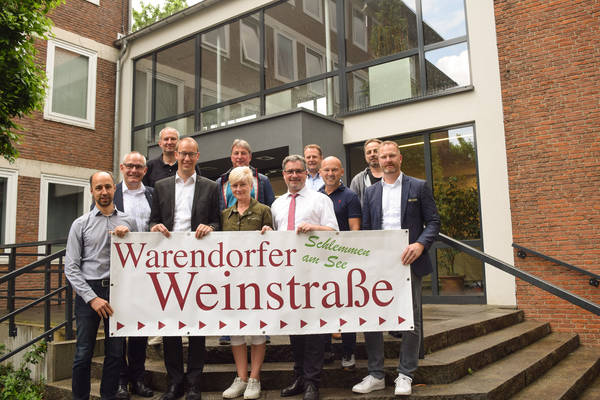 Veranstalter, Wirte und Sponsoren laden gemeinsam mit Bürgermeister Axel Linke zur 9. Warendorfer Weinstraße